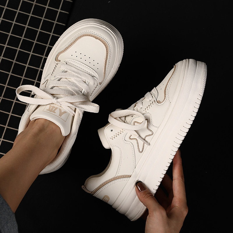 人本圆头皮面小白鞋女2025春季新款百搭透气女鞋星星软底小众板鞋