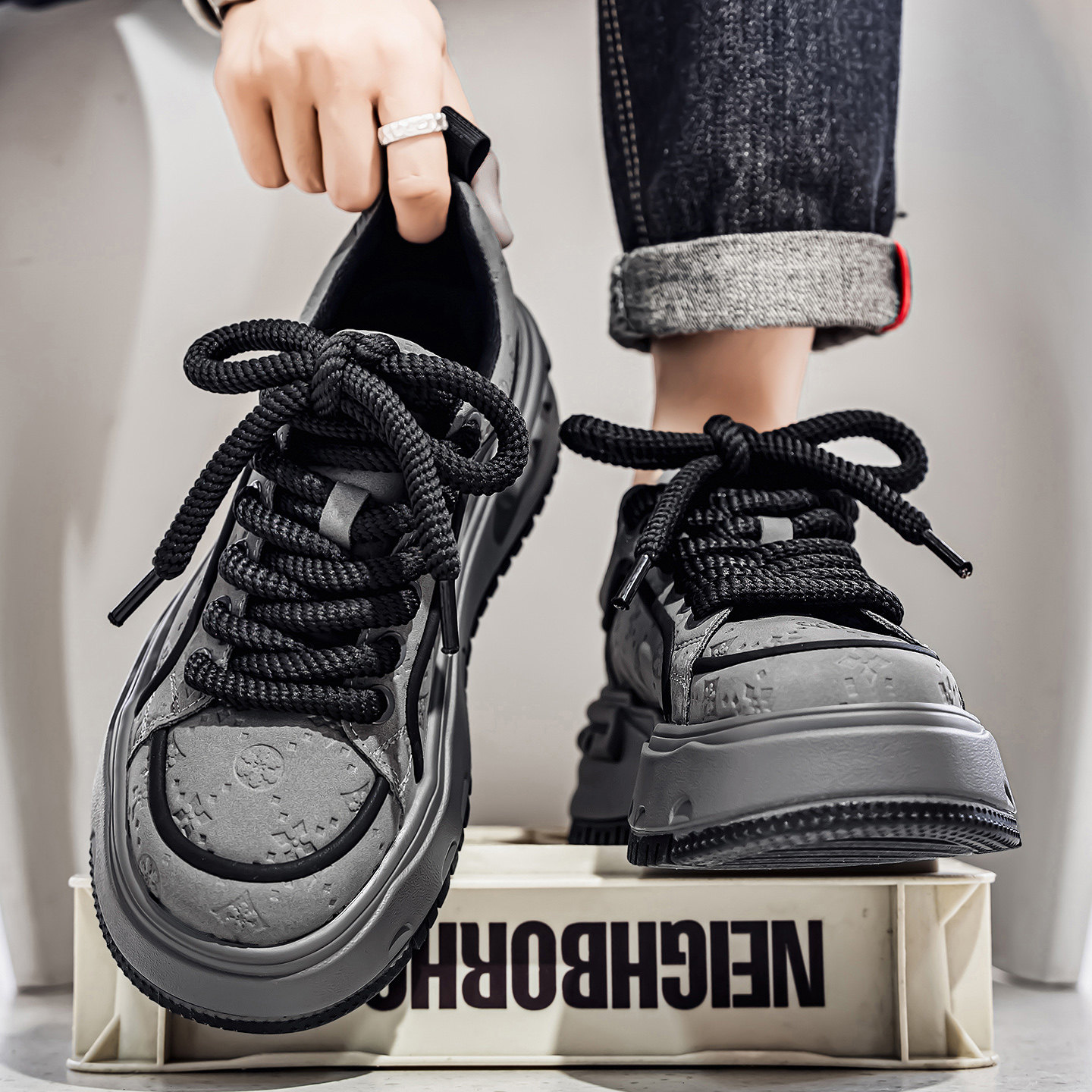 春季男鞋2026新款潮牌休闲软底增高板鞋运动防水工作百搭面包潮鞋