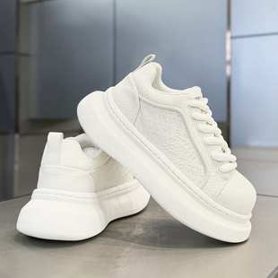 欧洲站男鞋冬季学生休闲增高小白板鞋青少年运动轻奢白色百搭潮鞋