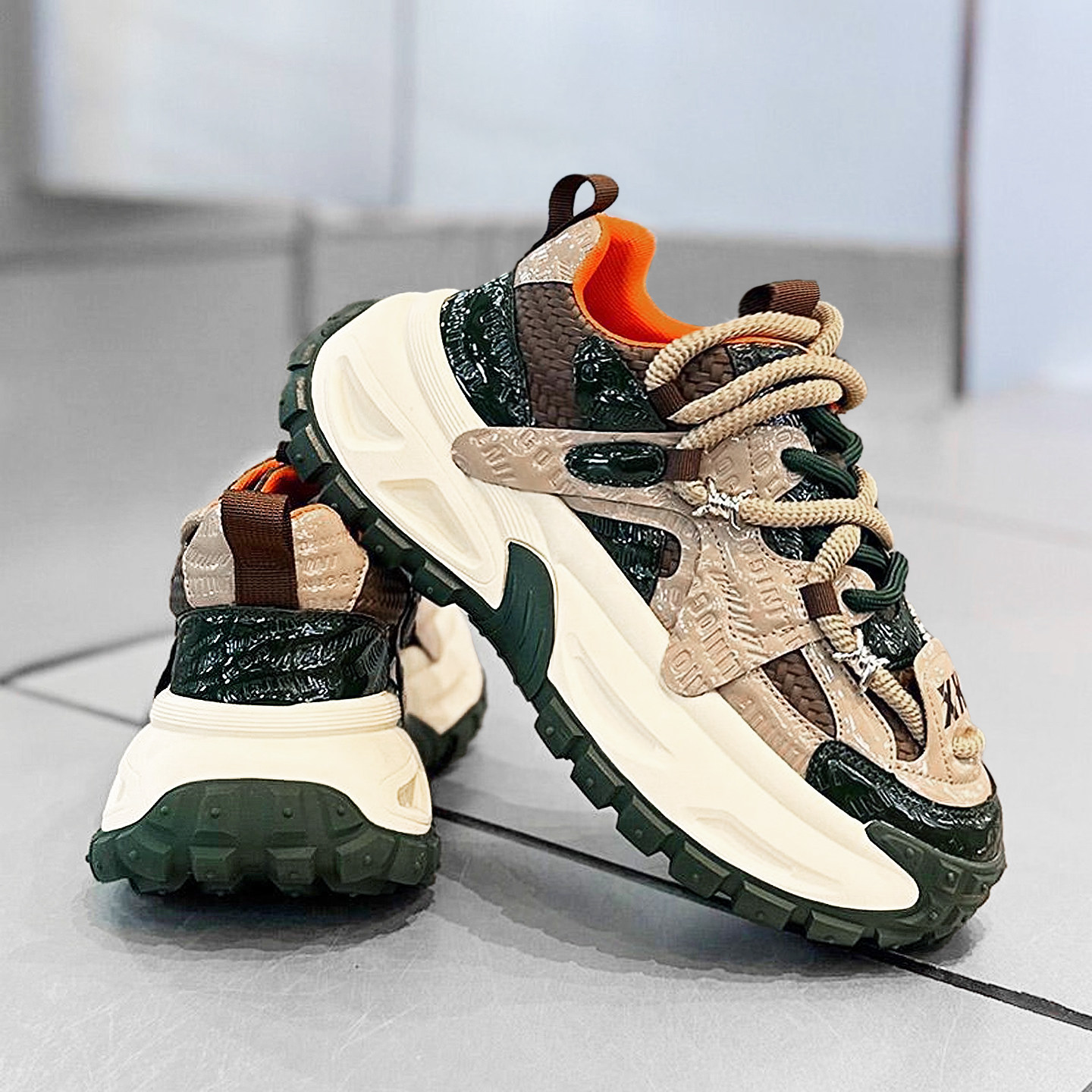 网红爆款男鞋2025冬季新款潮牌高级感运动休闲学生厚底增高老爹鞋