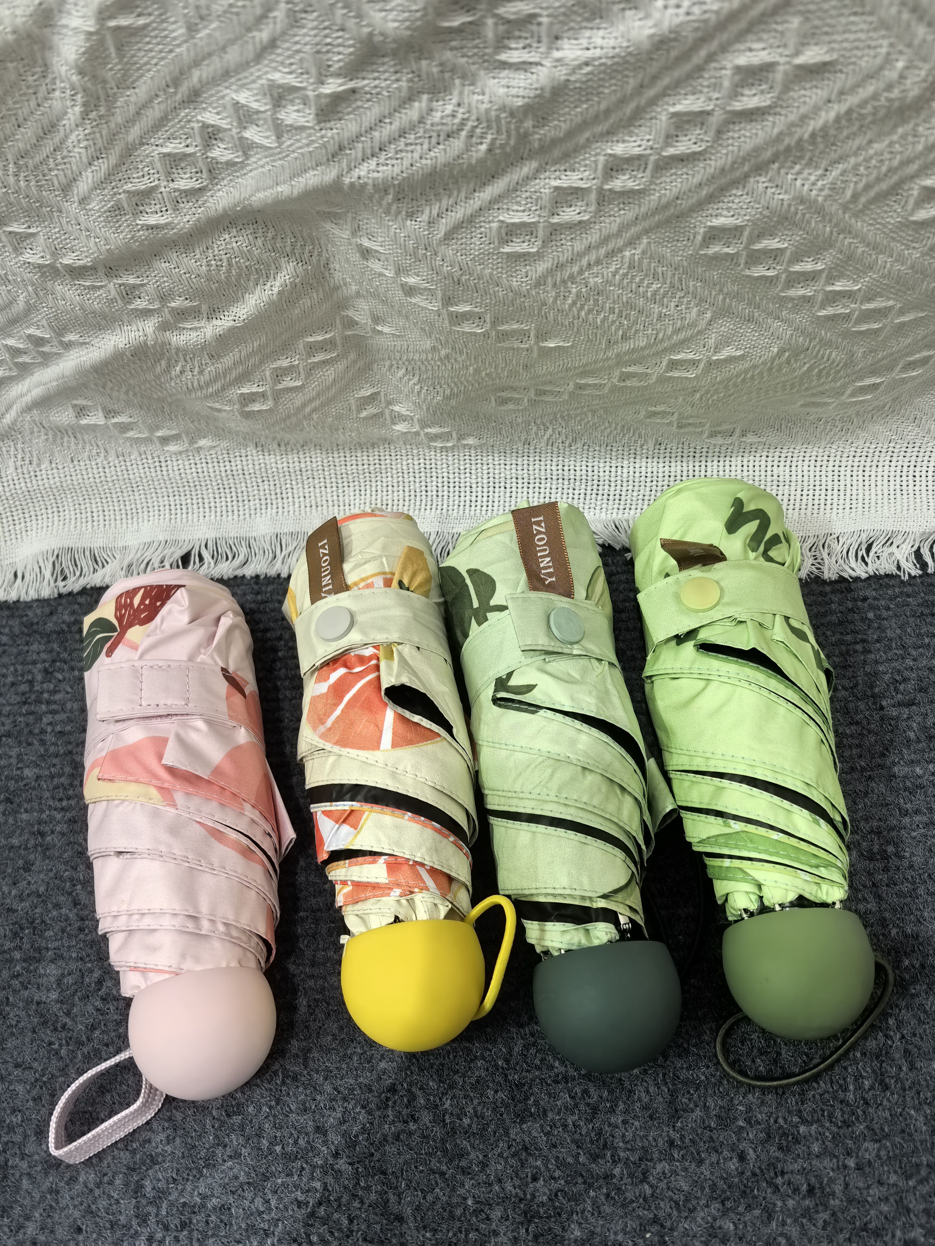 便宜出 小清新水果折叠黑胶女士口袋伞 轻量便携学生收纳太阳伞女