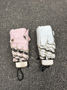 便宜出卡片五折伞 微瑕疵简约素色刺绣星星黑胶折叠太阳学生女伞