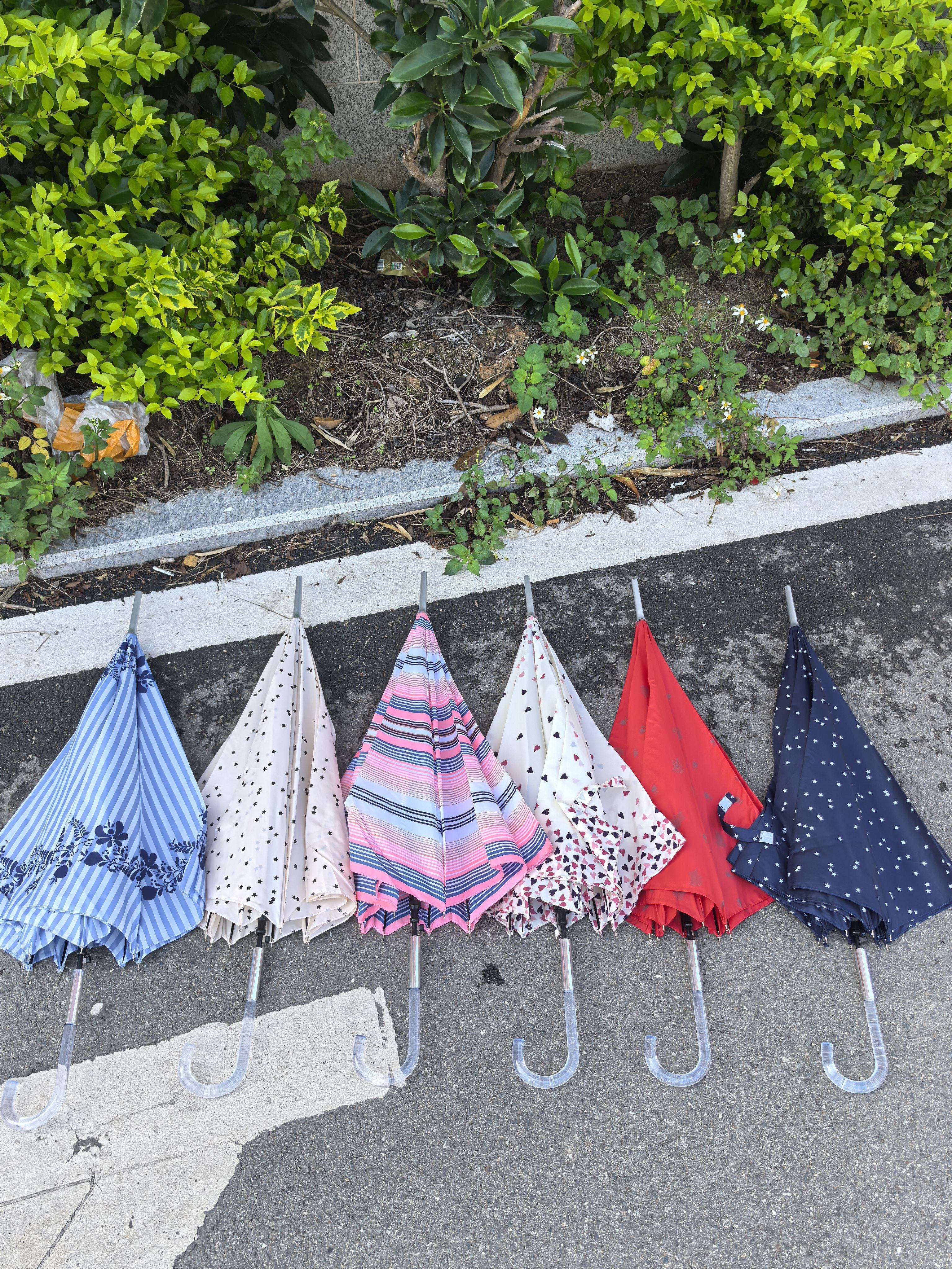 出外贸条纹爱心时尚潮流印花长伞亚克力水晶手柄便携防风女生雨伞