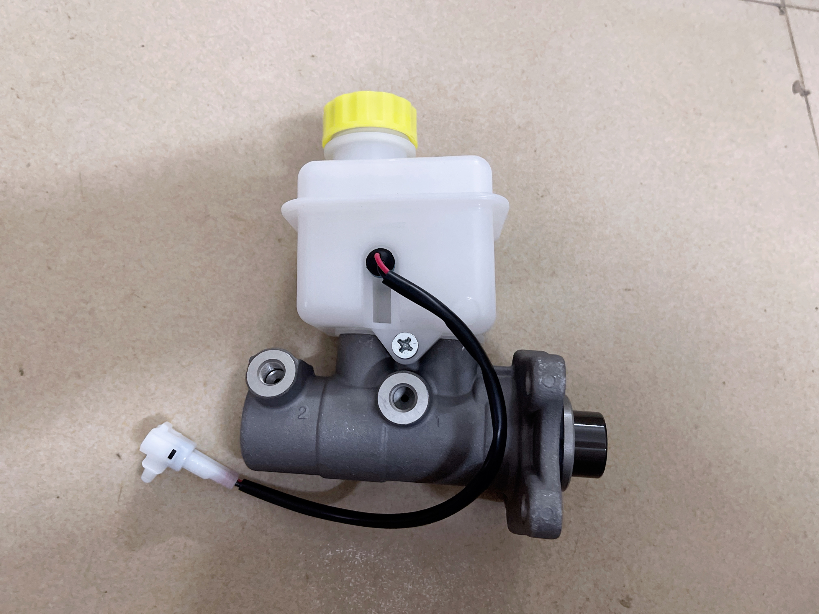 适用东风御风EM26刹车总泵 山东凯马锐捷V16 制动总泵 刹车主缸