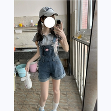 减龄复古背带裤短裤女夏季小个子2025新款设计显瘦修身连体牛仔裤