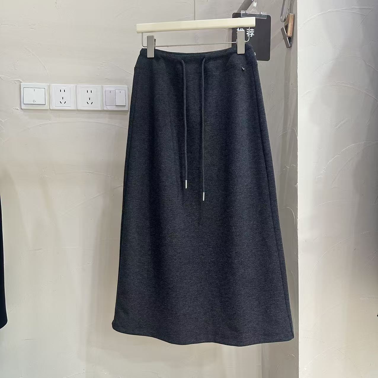 殴货桑蚕丝山羊绒半身裙女高级感通勤百搭松紧高腰中长款A字裙