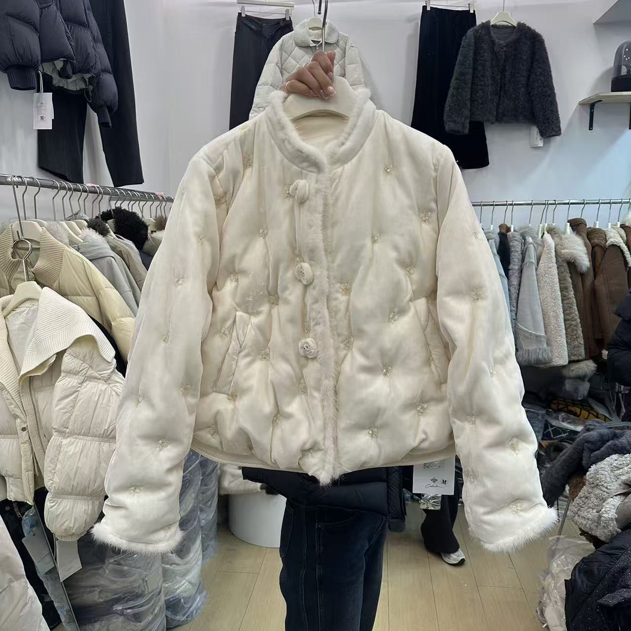 新中式重工钉珠丝绒羽绒服