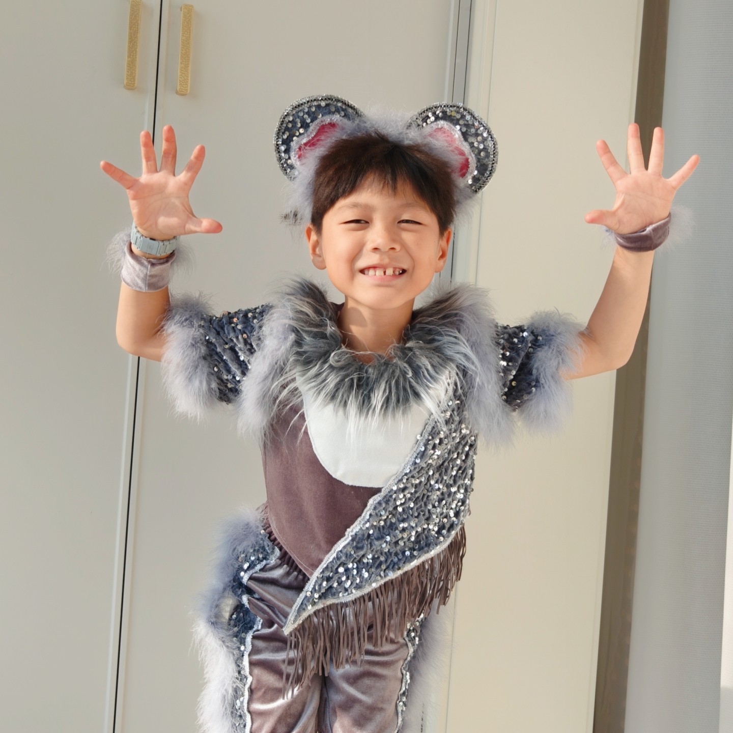 61儿童演出服男孩老鼠演出服口才表演女童大灰狼真毛亮片表演服装