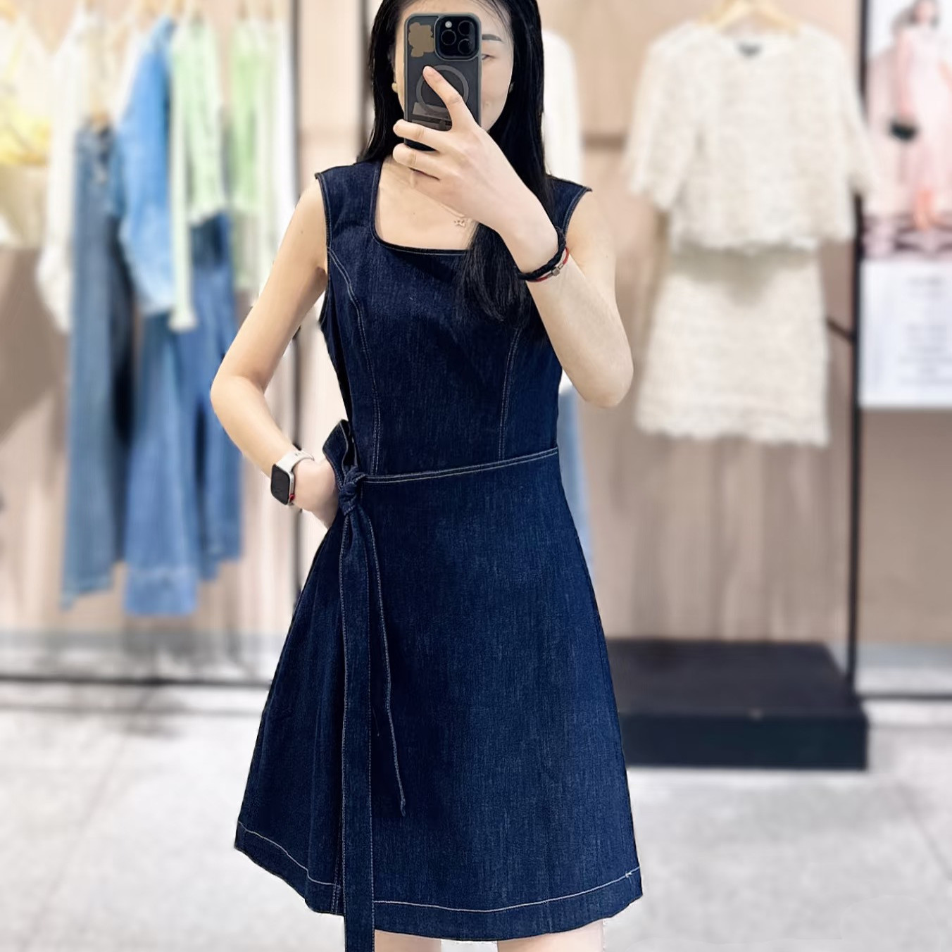 商场同款2025夏新款无袖气质方领法式宽肩带侧系带牛仔连衣裙女