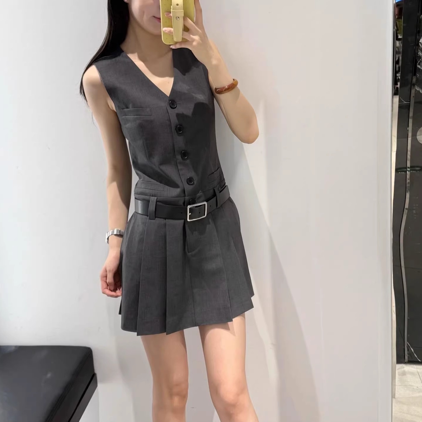 商场同款m摩家2025夏新简约V领无袖连衣裙女中低腰压褶气质西装裙