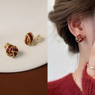 「同心结」无耳洞红色本命年百搭耳饰法式复古蚊香盘耳夹过年新款