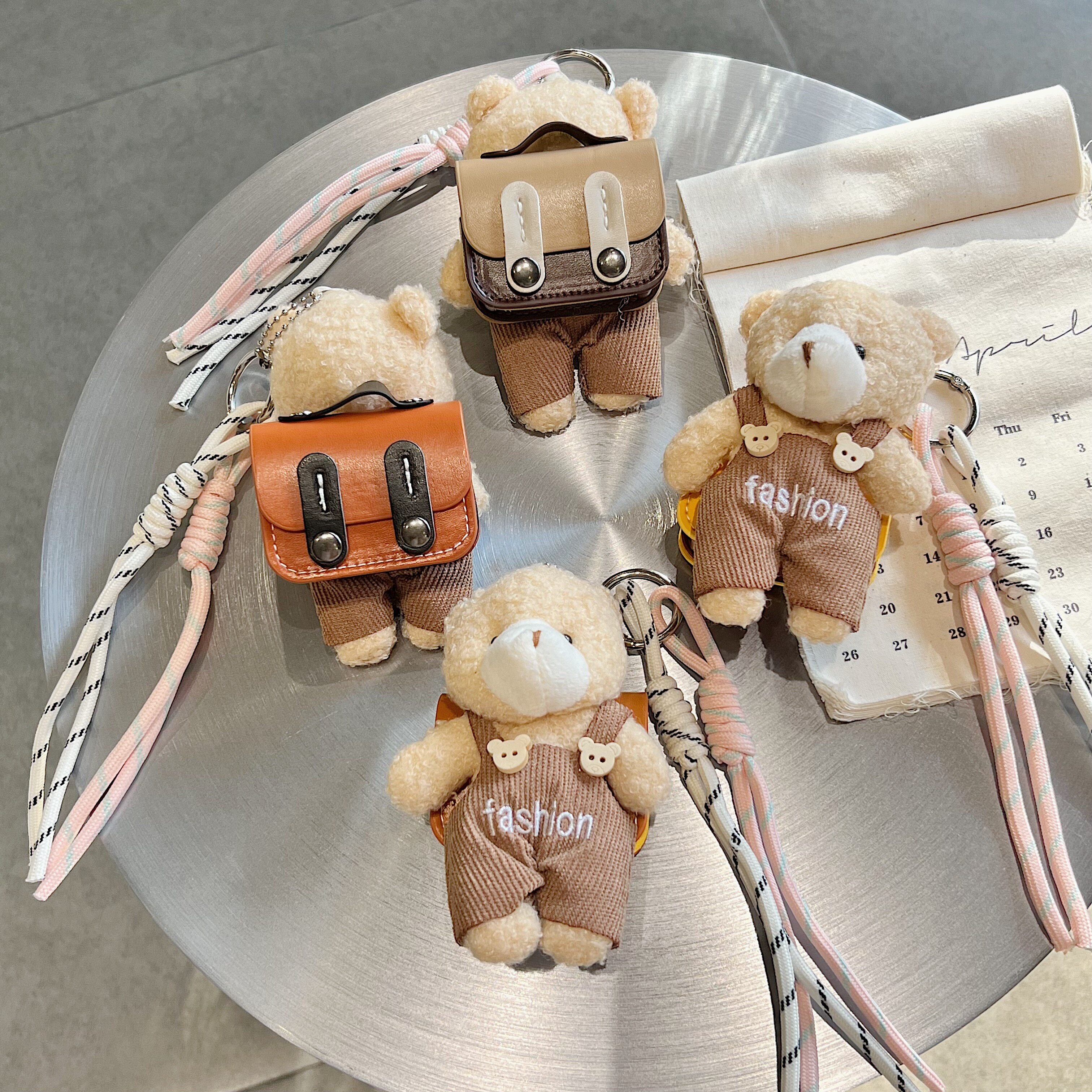 ins皮质毛绒小熊AirPods4保护套适用苹果无线蓝牙耳机壳1/2代防摔盒Pro3超萌可爱书包AirPodsPro2硅胶软壳5代