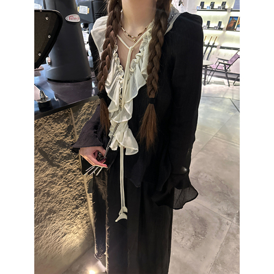 荷叶边系带衬衫套装撞色设计