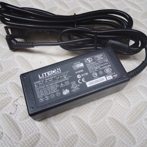 适用于神舟飞天UN43 UN47 UN45D1/D2/D3/D4 电源适配器19V3.42A