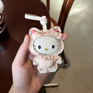 粉色老花款挂件女生可爱精致高级感皮质公仔包包书包小饰品挂饰