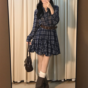 复古格纹翻领连衣裙女春秋季收腰显瘦设计感小众长袖不规则衬衫裙