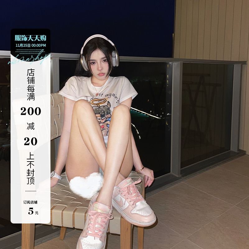 现货 短袖T恤女正肩冬季多巴胺设计感印花修身圆领辣妹风短款上衣