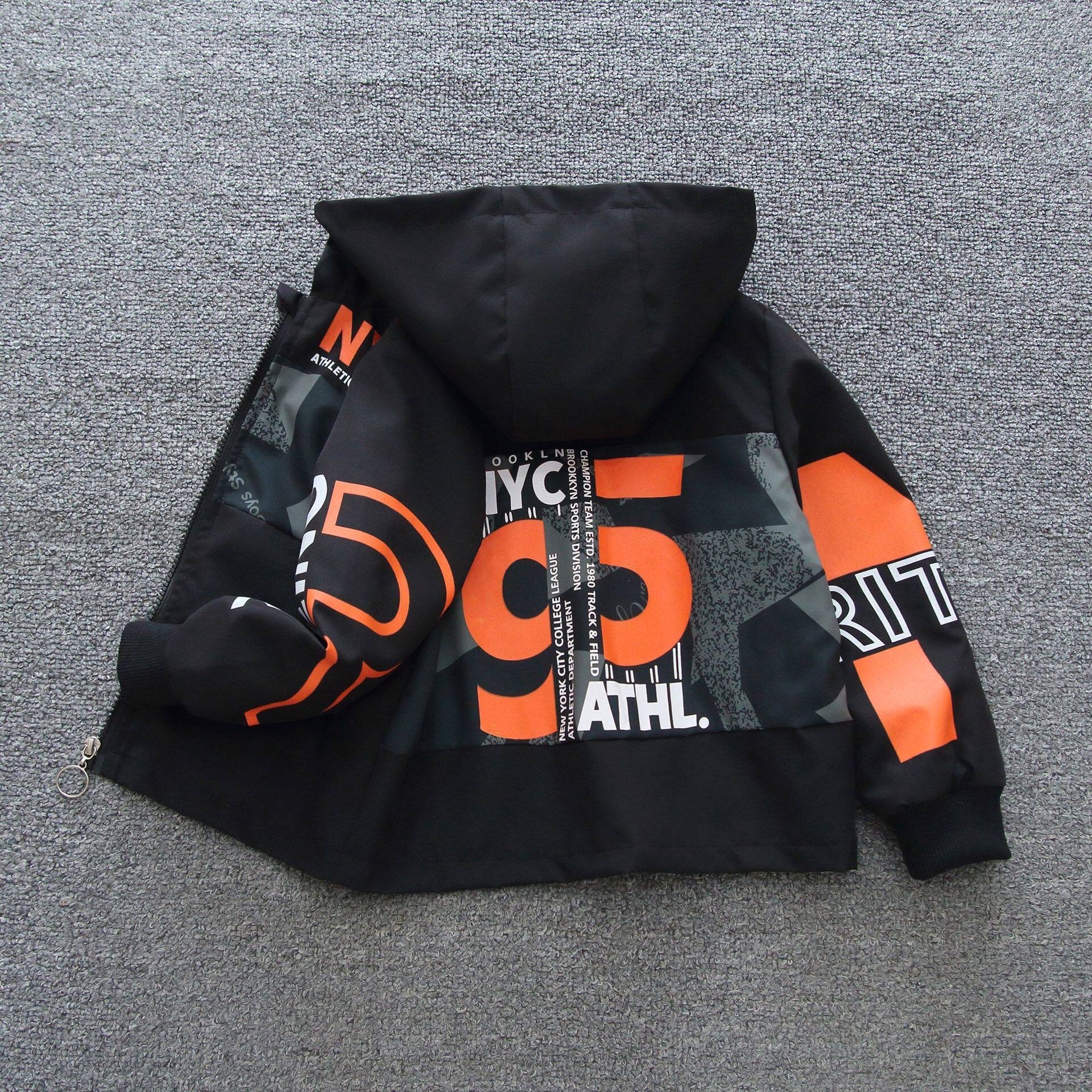 男童春装外套2026新款薄款冲锋衣超好看帅气夹克潮童装痞帅中大童