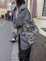 01 Черно -белое зебра