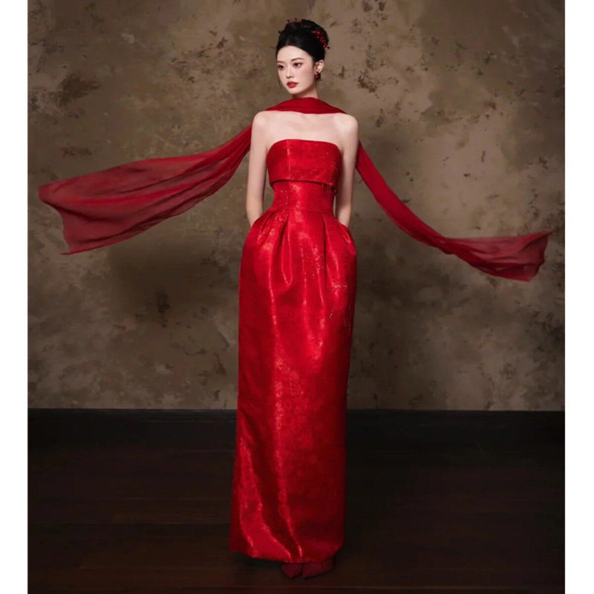 新中式敬酒服新娘订婚礼服裙高端轻奢小众提花抹胸红色飘带连衣裙
