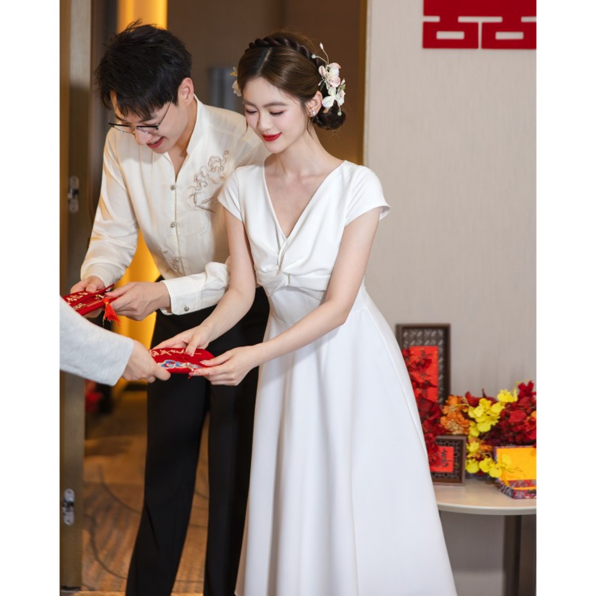 海棠记孕妇礼服订婚领证登记连衣裙大码胖mm遮肚平时可穿v领白色