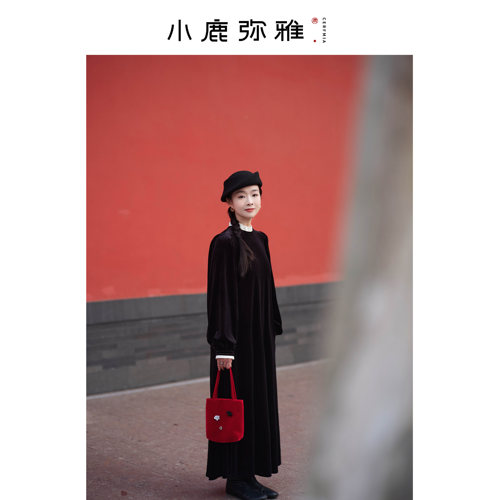 小鹿弥雅《黑天鹅》气质百搭长袖灯笼袖丝绒长裙秋冬