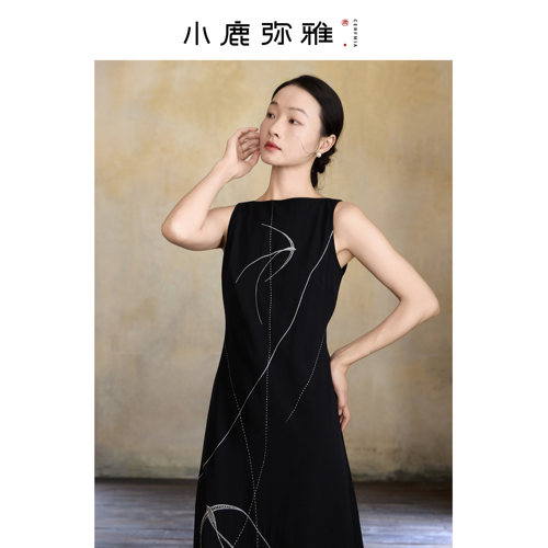 小鹿弥雅新中式刺绣收腰小黑裙
