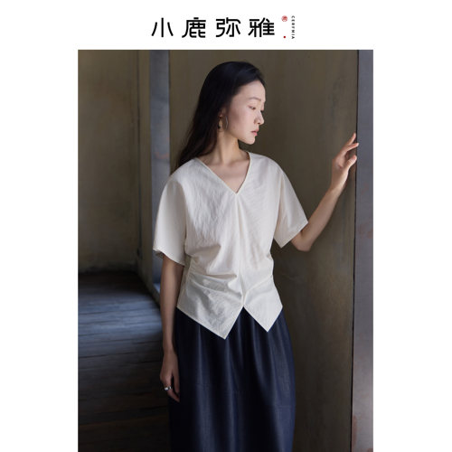 小鹿弥雅《观自在》系列原创简约气质天丝混纺收腰V领开衩短袖T恤