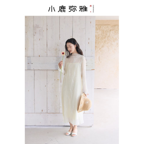 小鹿弥雅《雾春枝》系列优雅褶皱肌理刺绣半高领连衣裙两件套春夏