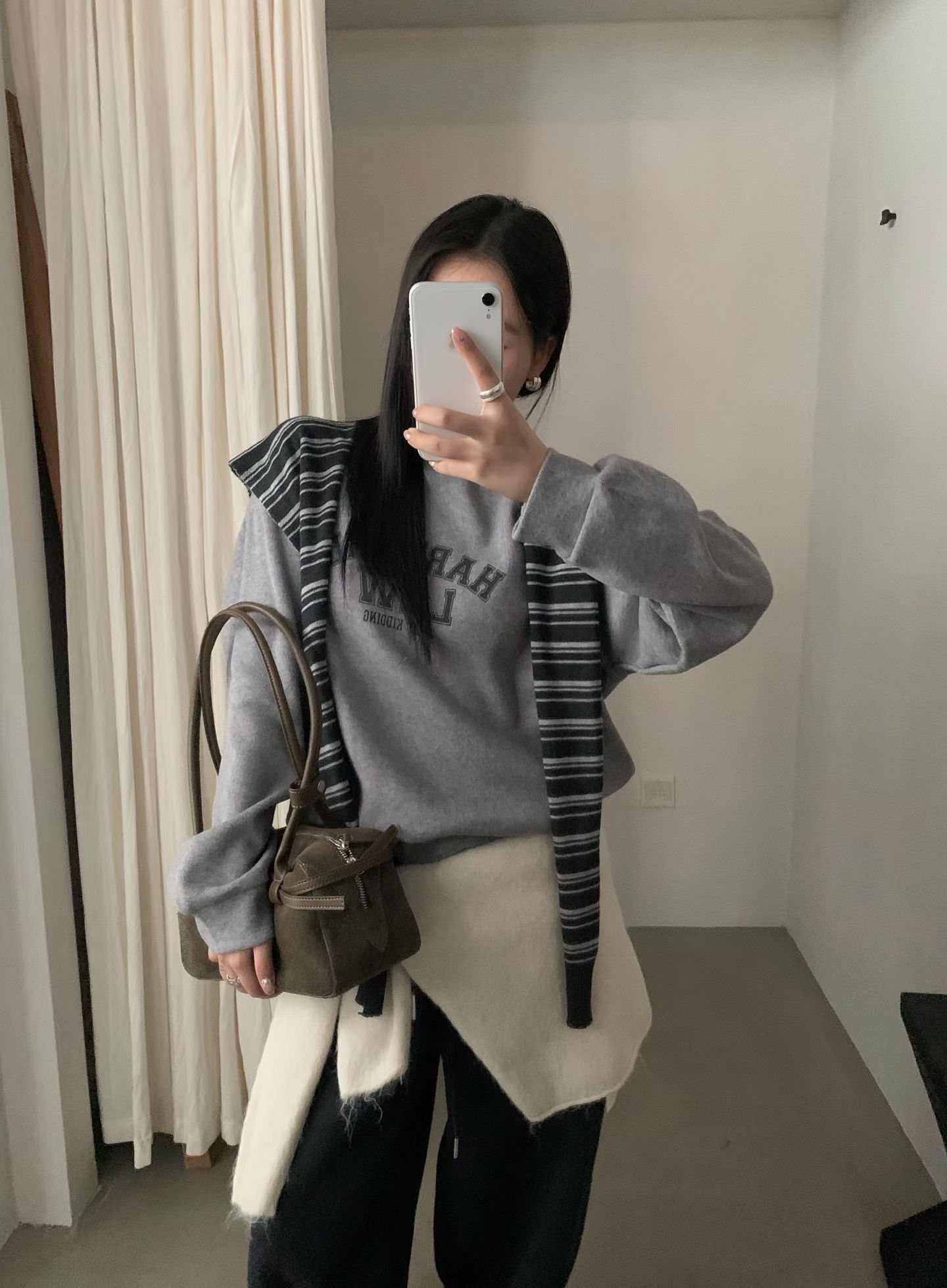 E念85127韩系新款圆领印花长袖T恤女宽松休闲上衣简约（配披肩）