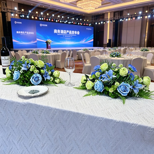 森系蓝色晚宴桌花布置商务发布会餐桌花艺仿真花摆花桌面装饰假花
