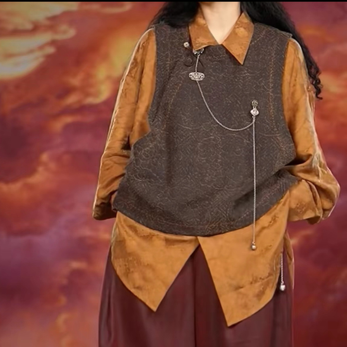 加工香云纱柞蚕丝马甲不对称设计