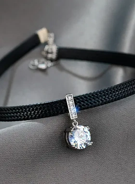 短款气质吊坠项链小众锆石简约choker设计感锁骨链皮绳颈带超闪女