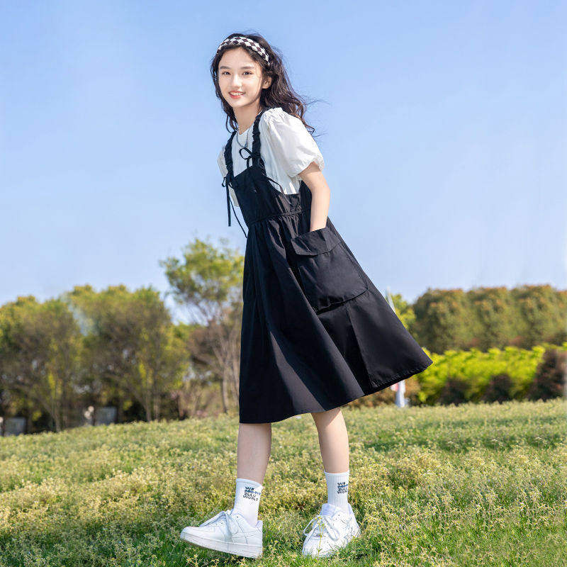 女童套装夏装2026新款网红中大童洋气时髦短袖T恤背带裙两件套潮