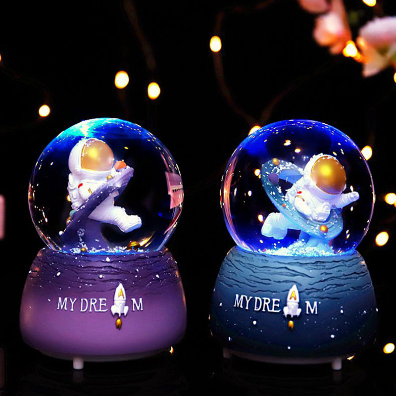 크리 에이 티브 우주 비행사 떨어지는 눈 빛나는 수정 구슬 뮤직 박스 뮤직 박스 우주 비행사 장식품 어린이 크리스마스 선물