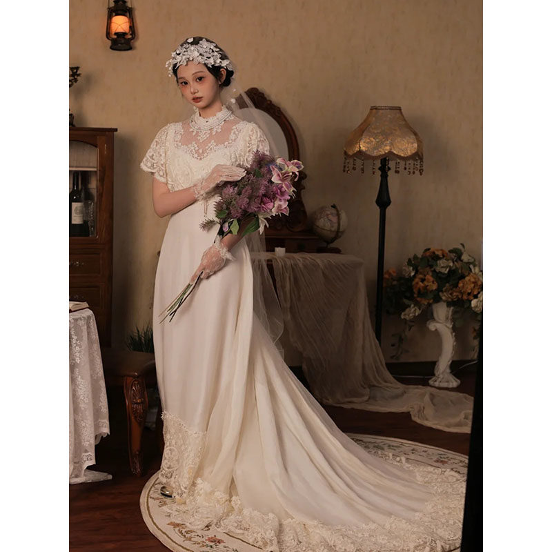法式复古蕾丝高级感简约轻婚纱新娘迎宾出门纱森系拍摄写真礼服裙