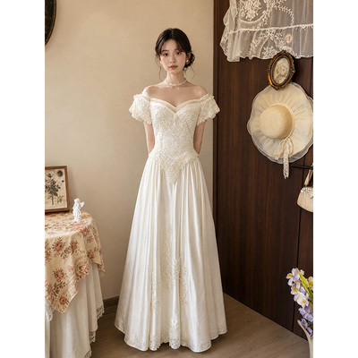法式重工一字肩缎面轻婚纱出门纱迎宾复古结婚订婚新娘写真礼服裙