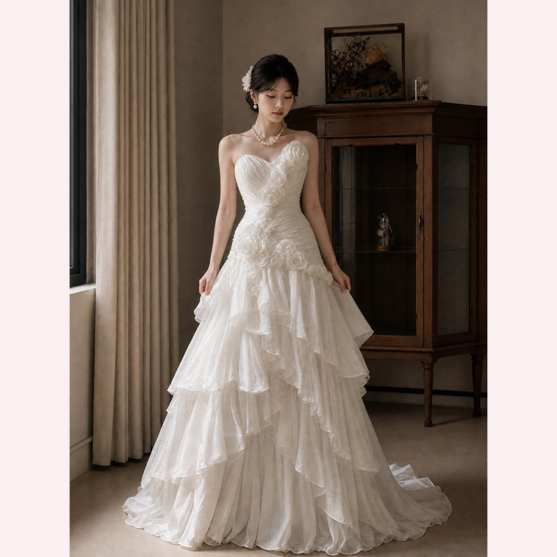 复古重工高级感新娘结婚轻婚纱出门纱迎宾法式拍摄写真古典礼服裙图片