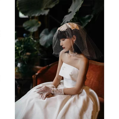 复古法式缎面抹胸轻婚纱新娘新款铃兰小拖尾白色气质迎宾出门纱