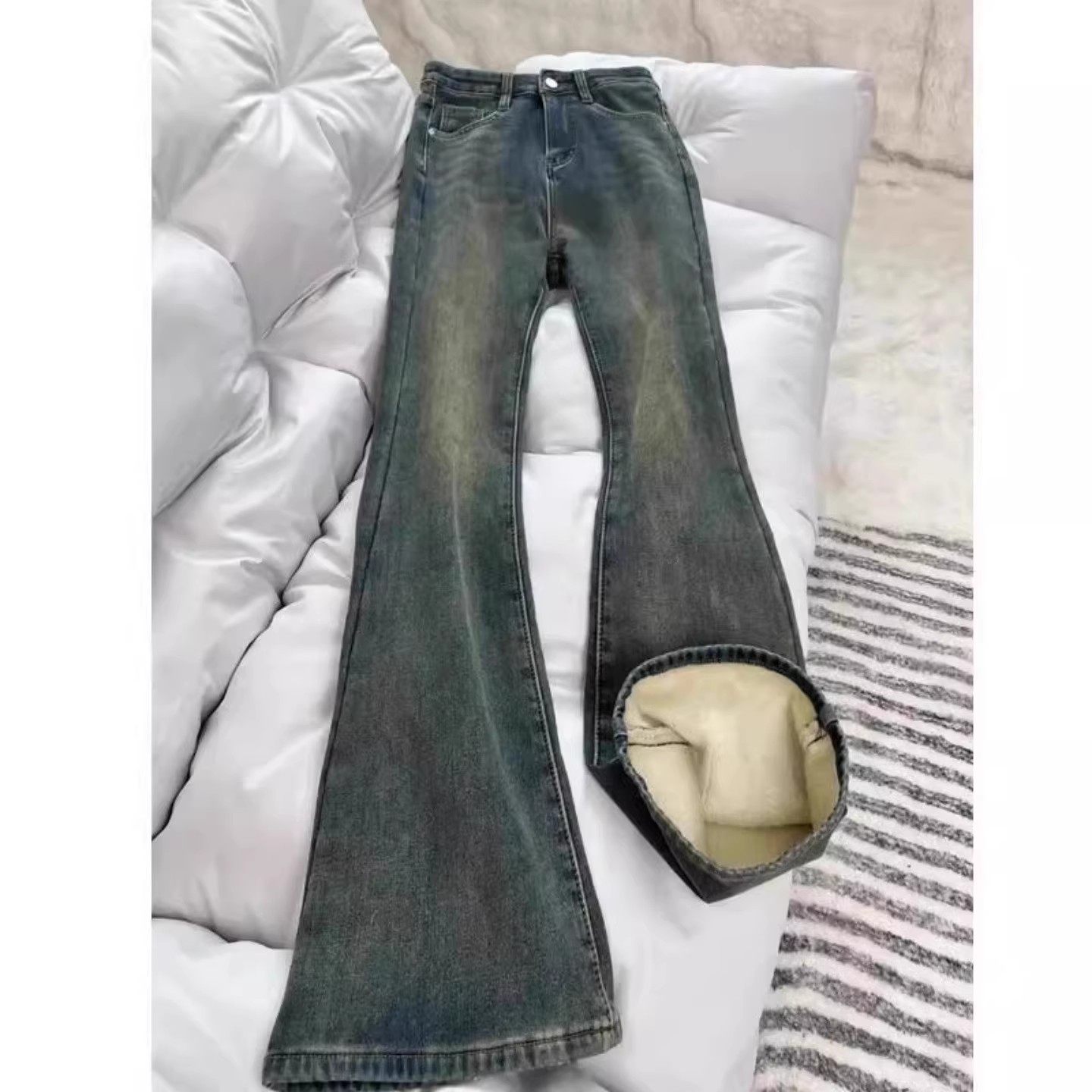 复古蓝加绒加厚微喇牛仔裤女秋冬大码胖mm高腰遮胯显瘦喇叭马蹄裤