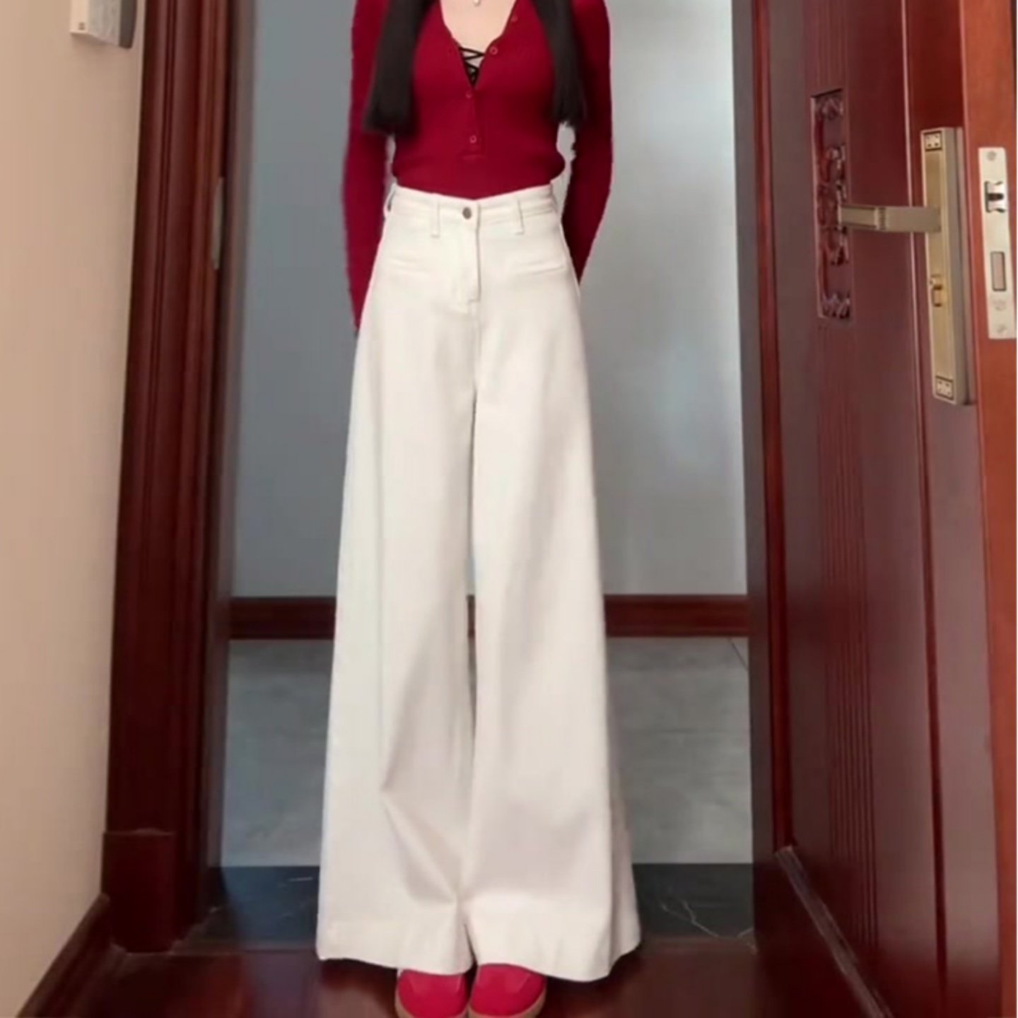 白色宽松高腰阔腿牛仔裤女2026春季新款垂感显瘦不贴腿喇叭拖地裤