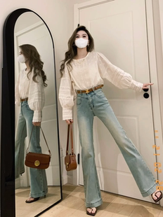 浅色微喇叭牛仔裤2024年新款女早秋高个子高腰弹力配高跟鞋的裤子