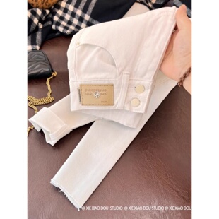 洋气米白色高腰牛仔裤女春季2026年新款韩式百搭紧身显瘦小脚长裤