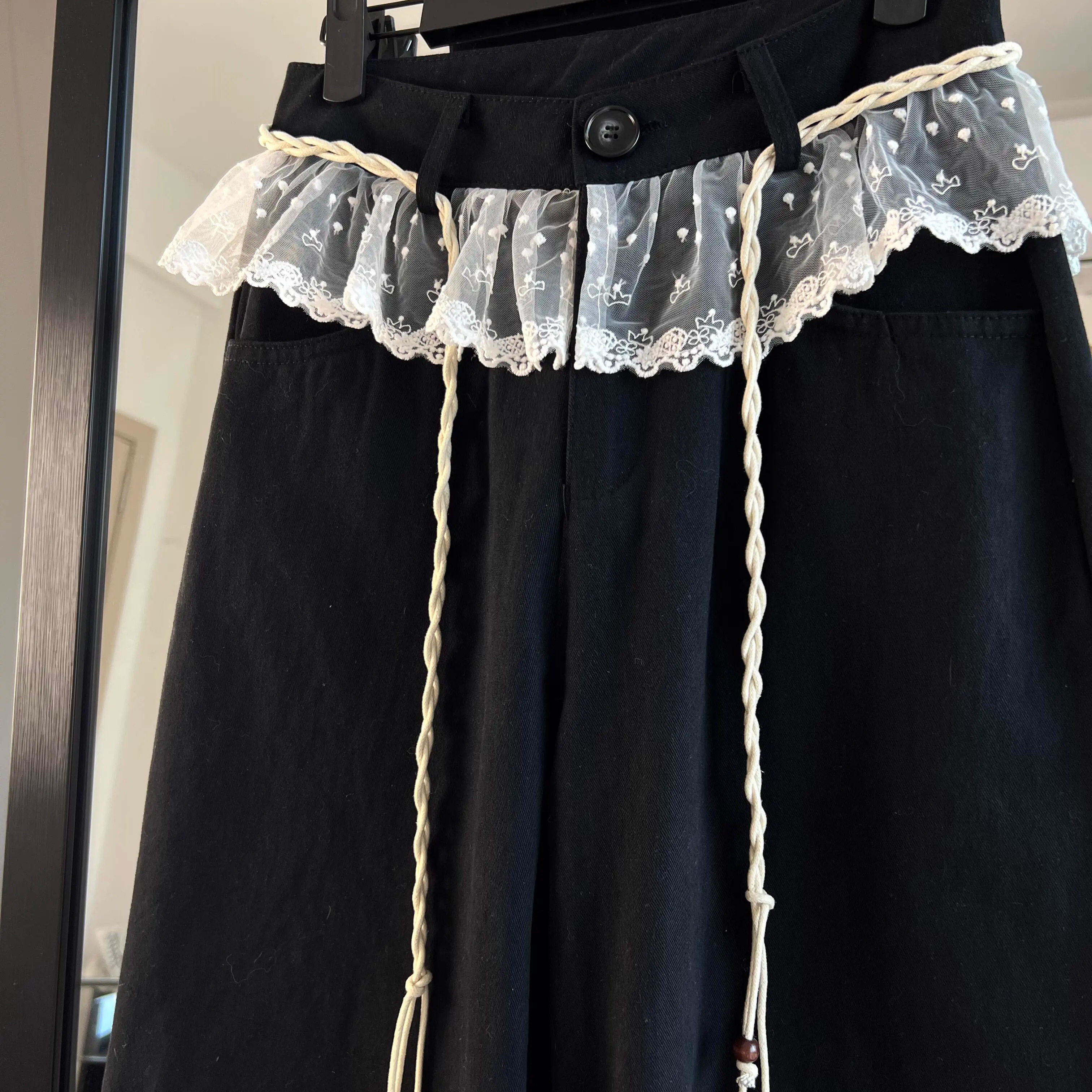 这条裤子真的好特别！蕾丝拼接小众设计感牛仔裤女春季高级感长裤