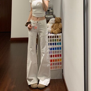 白色微喇牛仔裤女2026新款早秋低腰弹力显瘦超好看不贴腿喇叭裤子