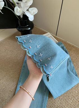 蓝色刺绣花朵直筒牛仔裤女2026春新款梨形身材显瘦弹力九分喇叭裤