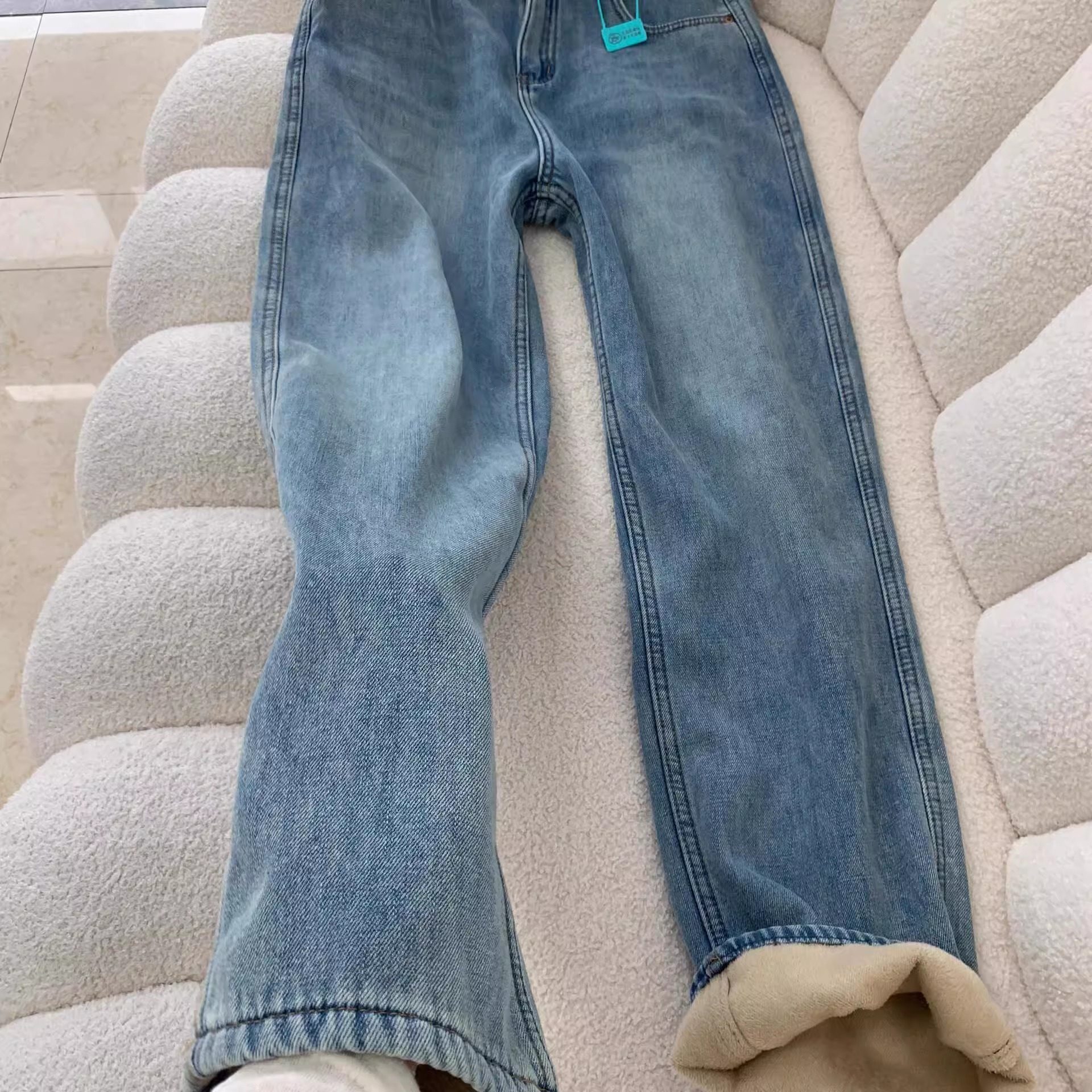 浅蓝色加绒宽松直筒牛仔裤女秋冬新款复古水洗高腰显瘦窄版阔腿裤