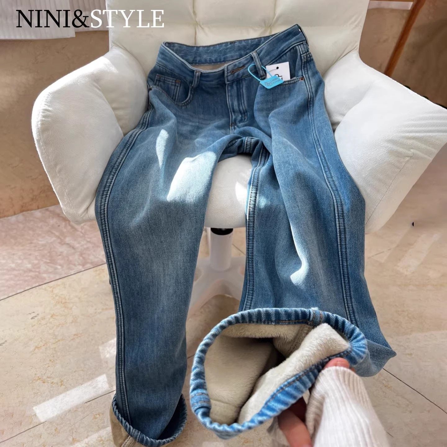 浅色窄版加绒加厚阔腿牛仔裤女2025秋冬新款高腰显瘦小个子直筒裤