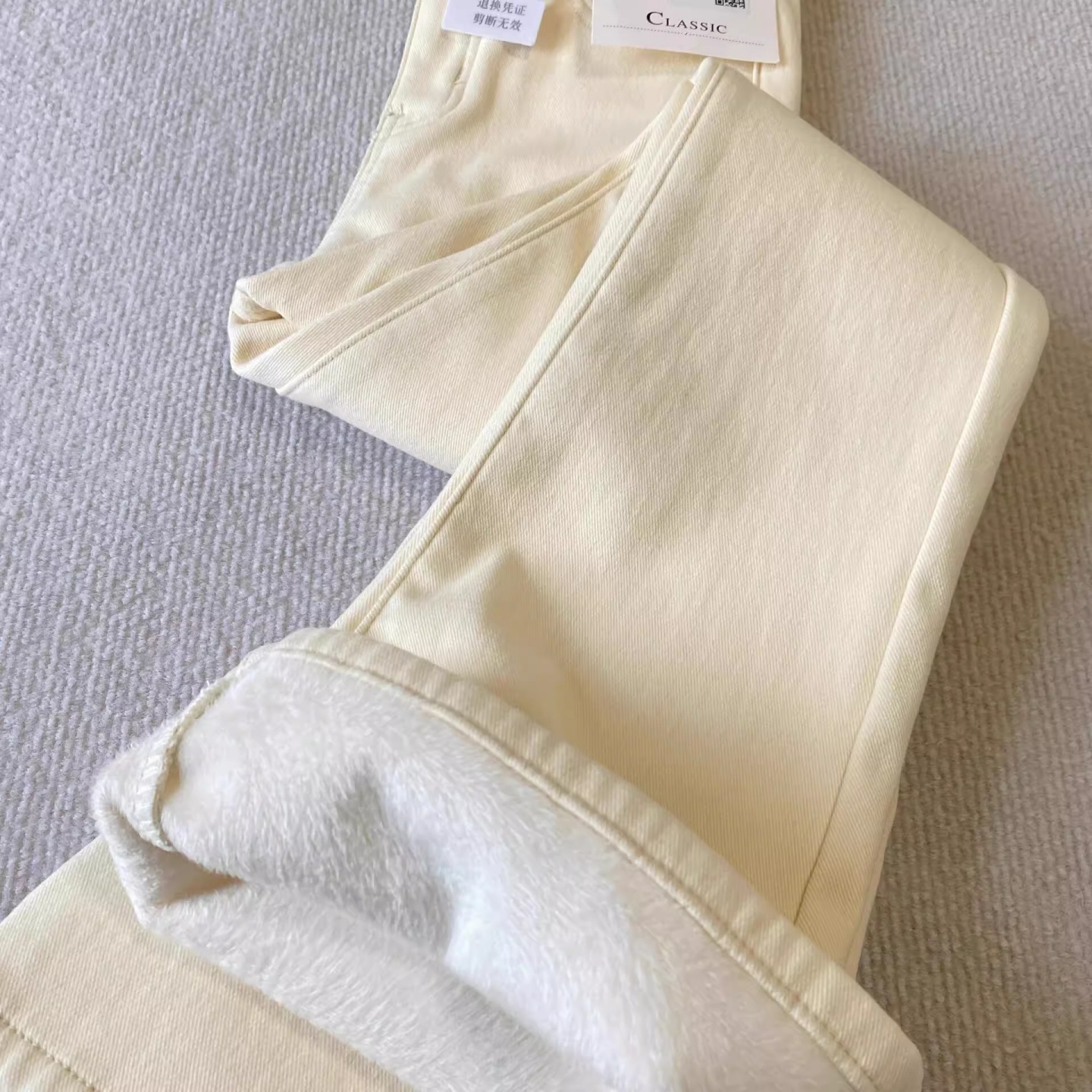 秋冬加绒加厚微喇叭牛仔裤女米白色高腰弹力显瘦百搭小个子马蹄裤