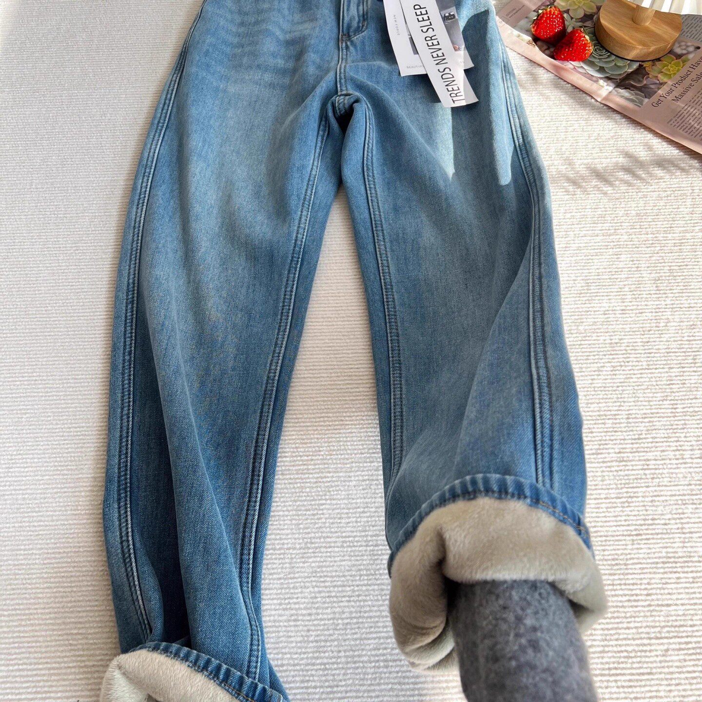 浅蓝直筒窄版牛仔裤女2025秋冬加绒新款高腰显瘦显瘦宽松阔腿裤子